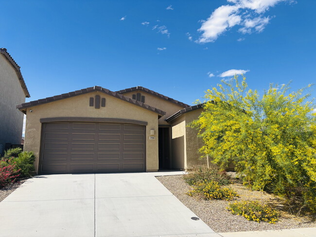 Building Photo - "Charming 3-Bedroom in Sahuarita - Spaciou...