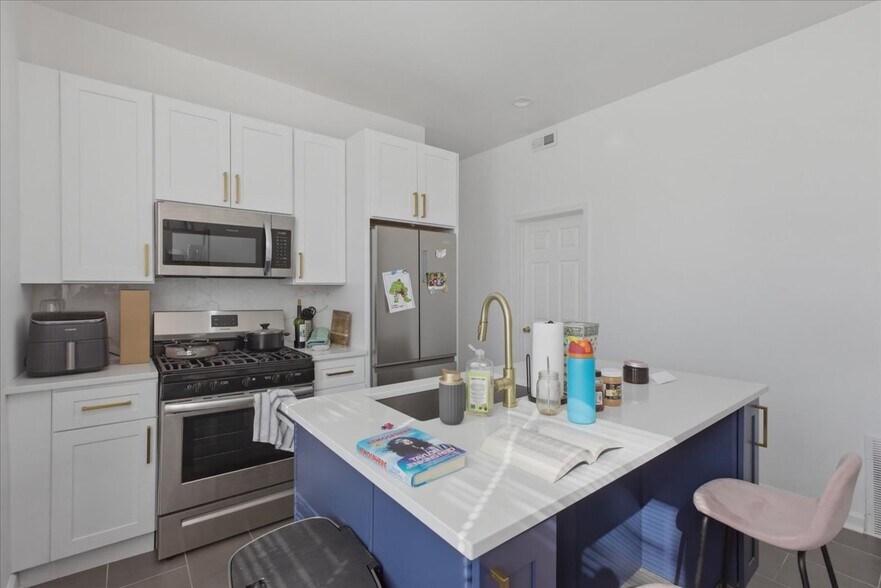 Building Photo - 2350 W Charleston St