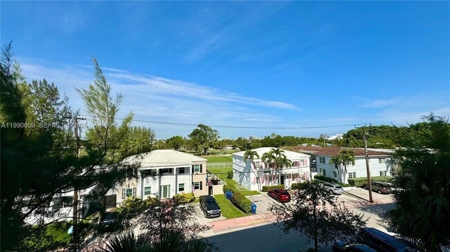 Building Photo - 130 S Shore Dr