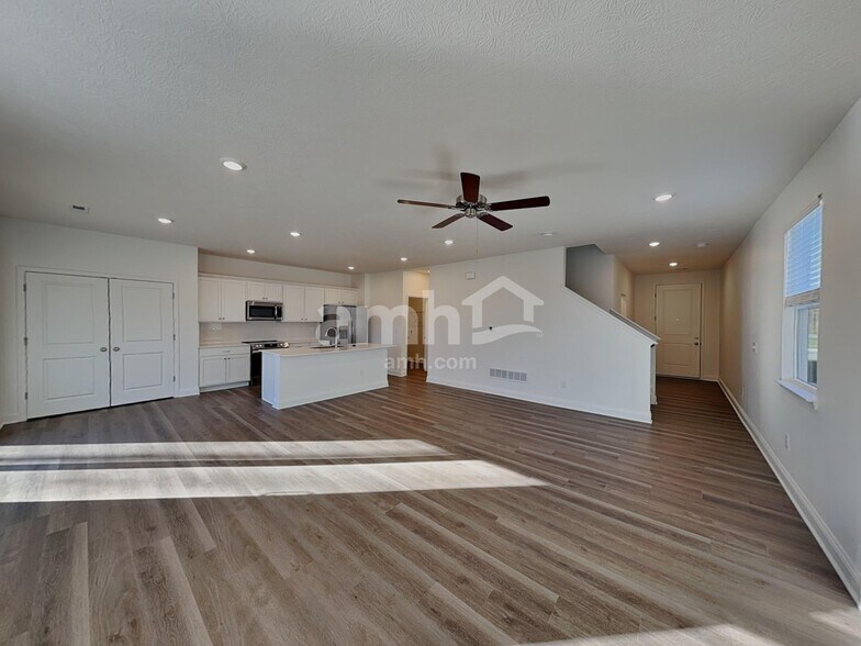 Building Photo - 1034 Heritage Blvd