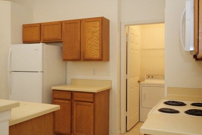 Building Photo - 4 Bedroom Pool Home Available Now!