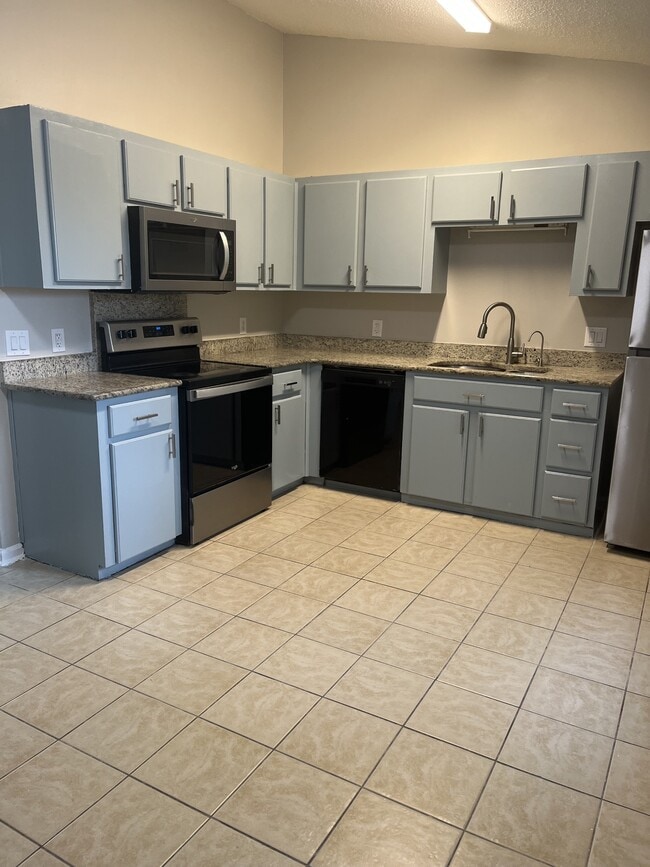 Building Photo - 1016 Farr Ct