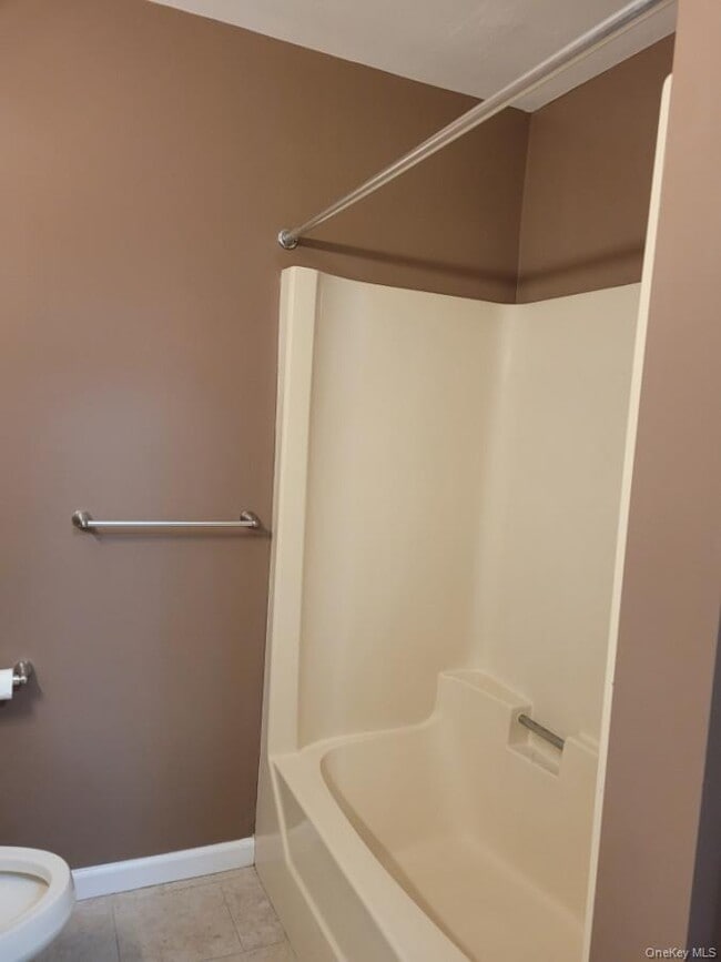 Building Photo - 8068 Albany Post Rd