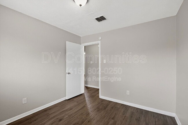 Building Photo - 7922 Coolgrove Dr