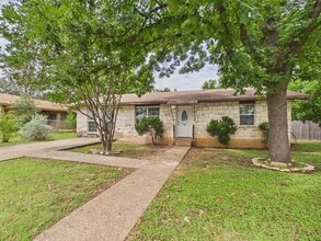 Building Photo - 328 Glenmoor Dr