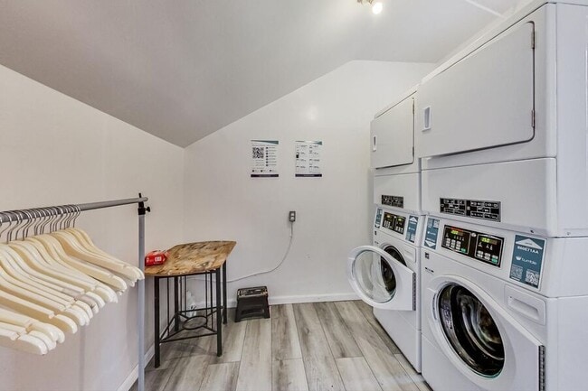 Building Photo - 465 Bellevue Ave