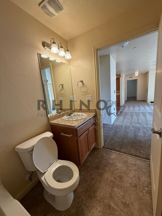Building Photo - 6941 Village River Ln