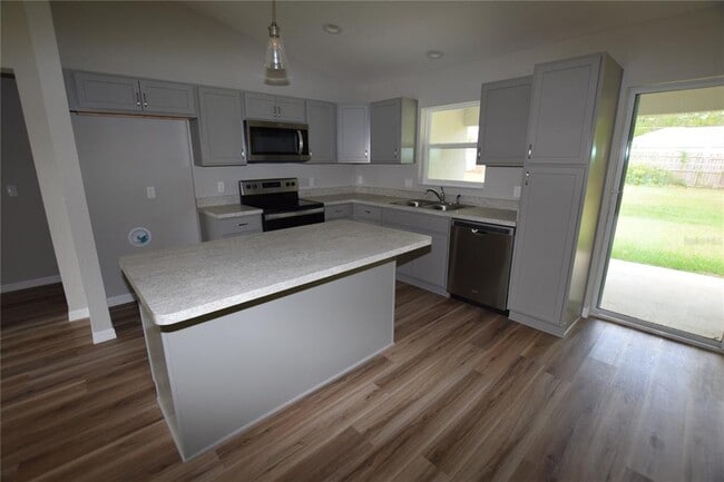 Building Photo - 21 Olive Cir