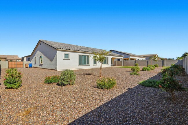 Building Photo - Gated Community Amazing ameneties