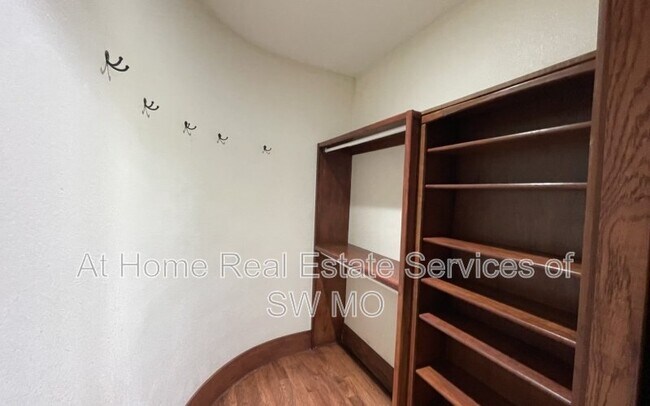 Building Photo - 109 Park Central Square