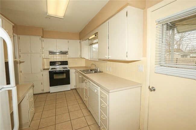 Building Photo - 804 NW 8 St