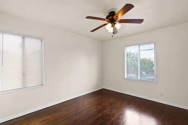 Building Photo - 431 Venice Way