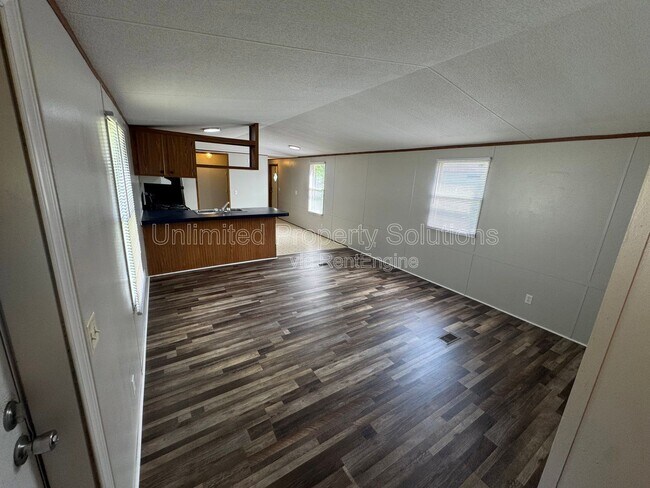 Building Photo - 9499 Wendi Dr NE
