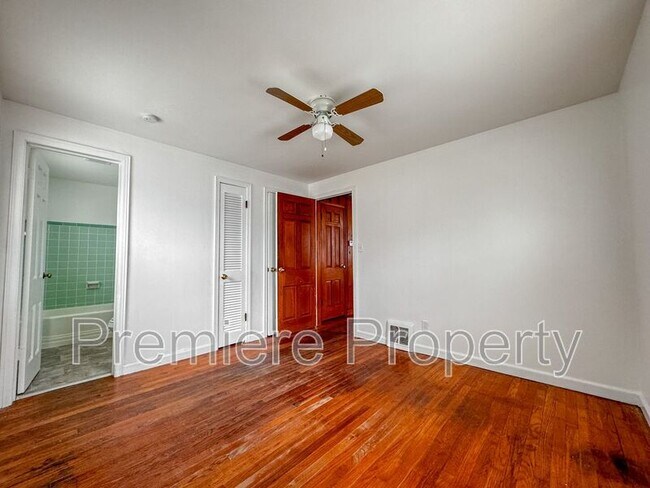 Building Photo - 7635 Wyandotte St