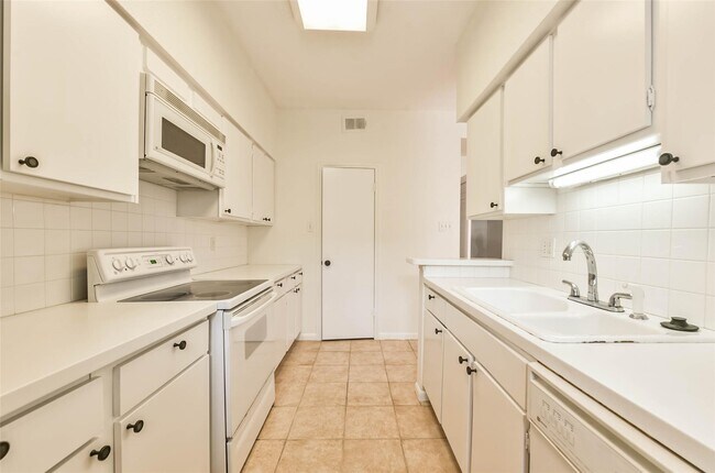Building Photo - 1201 McDuffie St