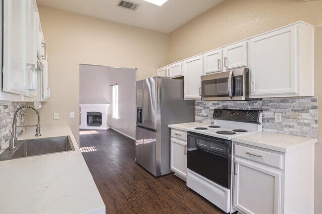 Building Photo - 1019 Leeds Castle Walk