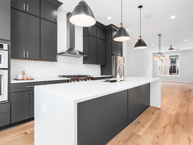 Building Photo - 928 Pullman Pl