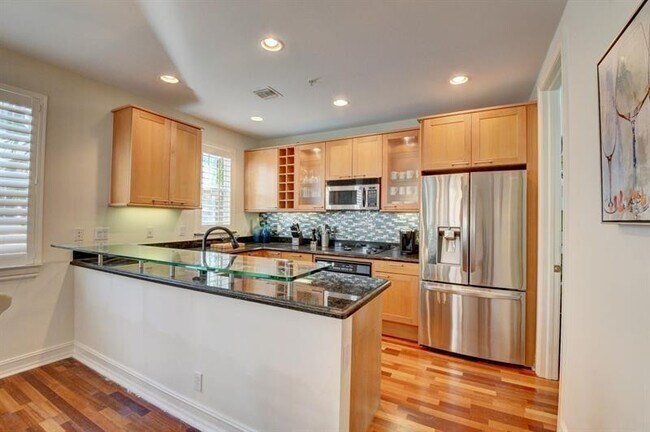Building Photo - 306 E Mallory Cir
