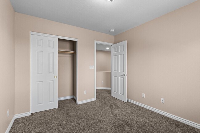 Building Photo - NW!! GATED!! Playground!!!Low maintenance ...