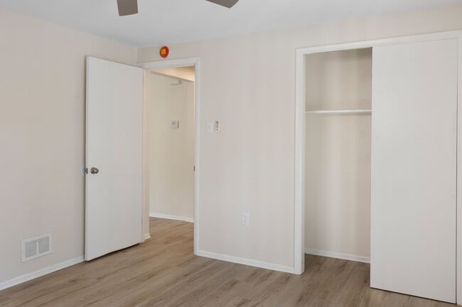 Building Photo - Recently Updated 3 Bedroom House In Mt. Wa...