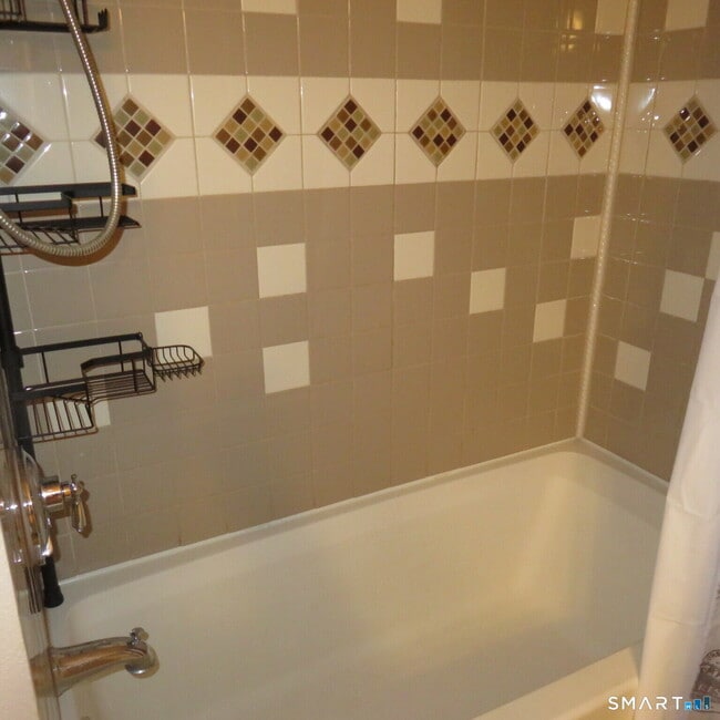 Building Photo - 410 Farmington Ave