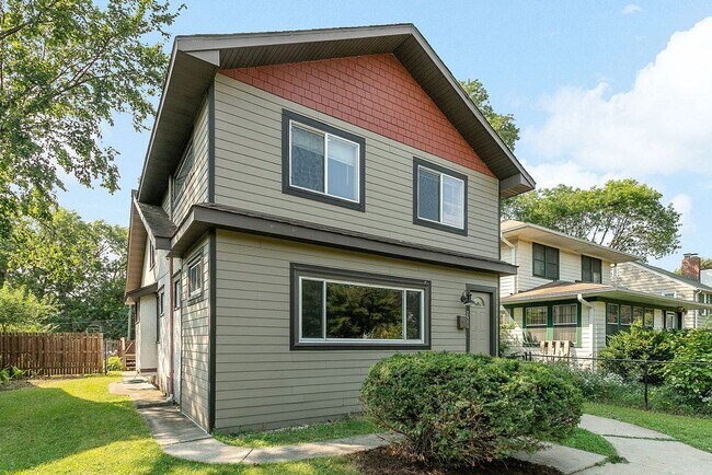 Building Photo - Updated 5 bedroom 2 bath single family house