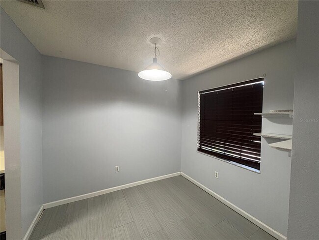 Building Photo - 411 Garden Dr
