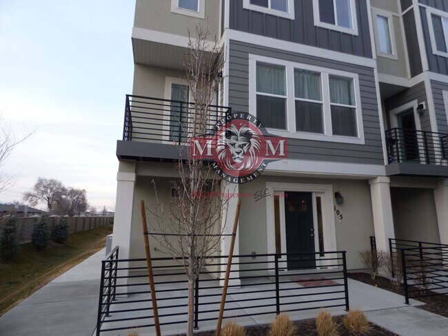 Primary Photo - Great 3 Bd 2.5 Ba Townhome Rooftop Views