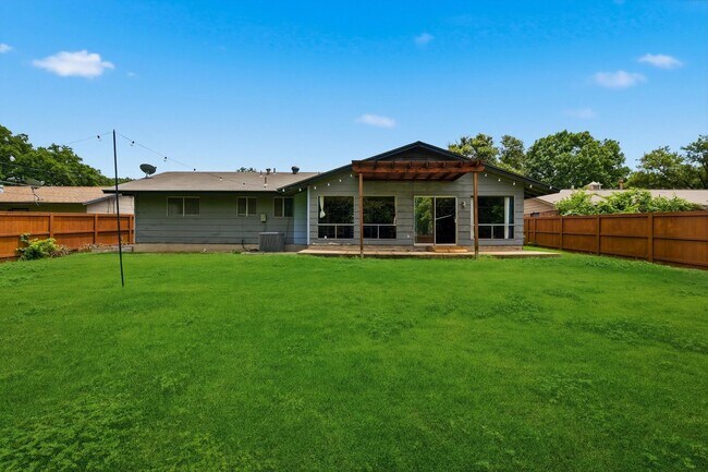 Building Photo - Modern Open Floor Plan
