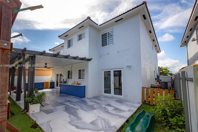 Building Photo - 15981 SW 54th Terrace