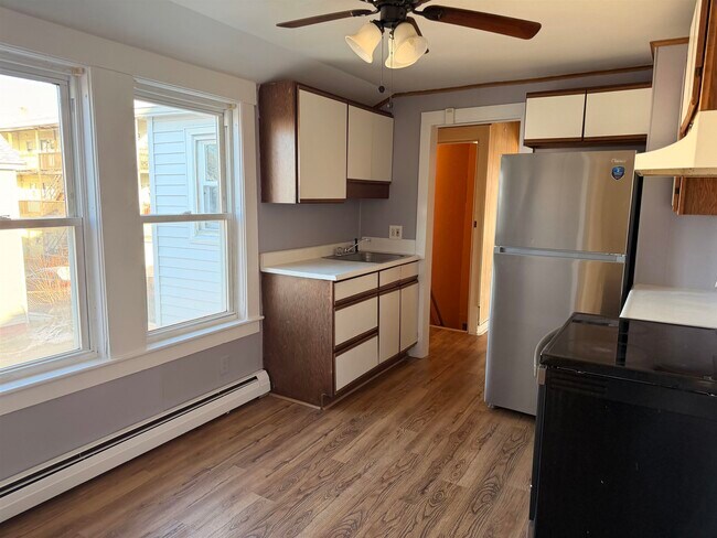 Building Photo - 85 Ash St