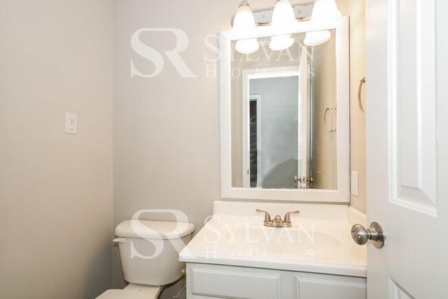 Building Photo - Enjoy living the good life in this 3 bedroom, 2.5 bathroom home