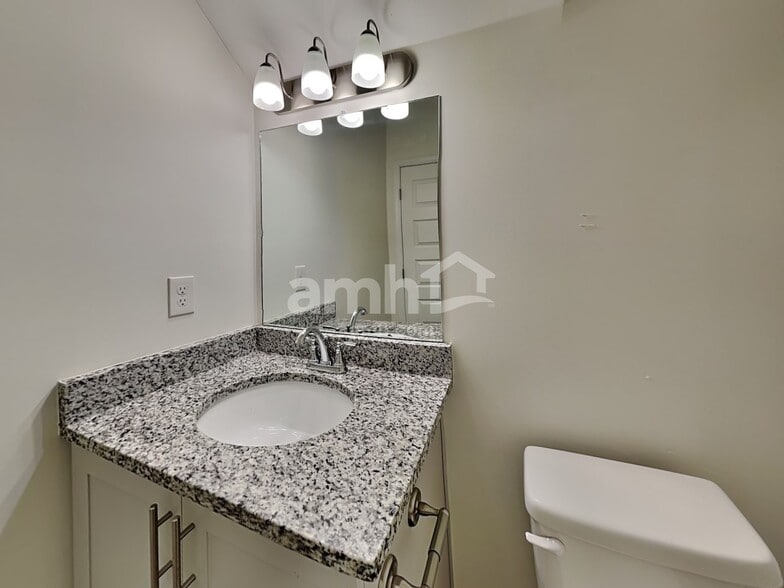 Building Photo - 5500 Central Grove Sq