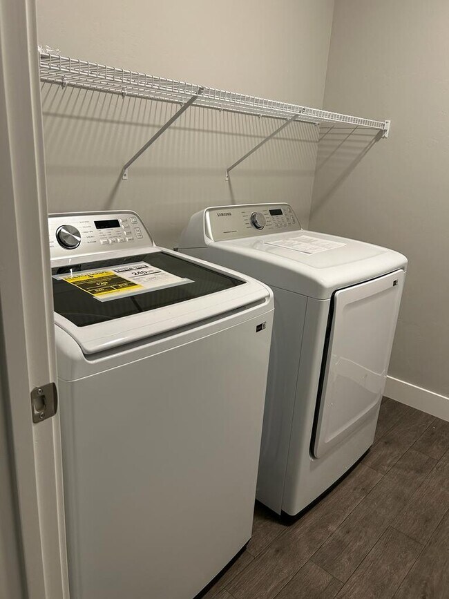 Building Photo - 938 W Coral Charm Way