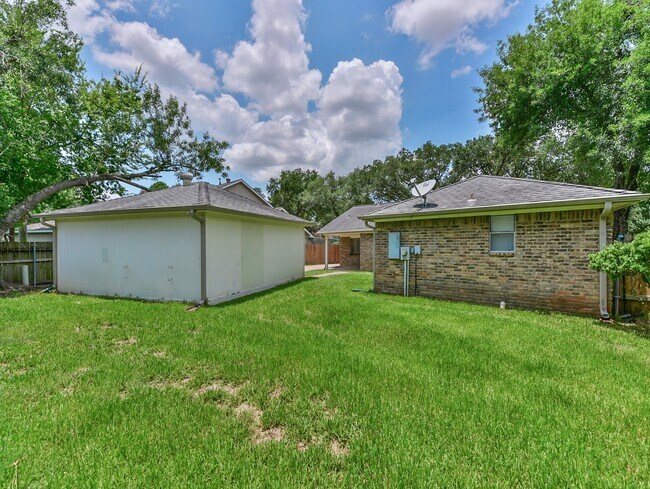 Building Photo - 21335 Park Mt Dr
