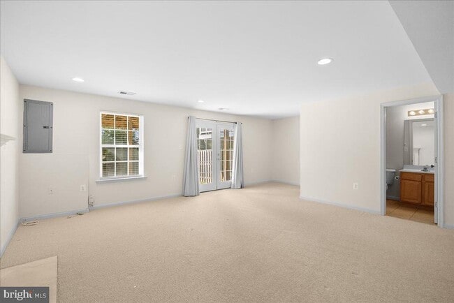 Building Photo - 927 Buttonwood Terrace NE