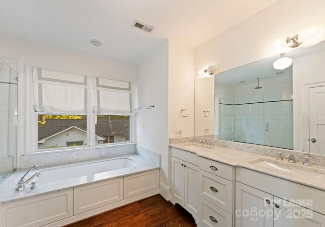Building Photo - 3125 Pinehurst Pl