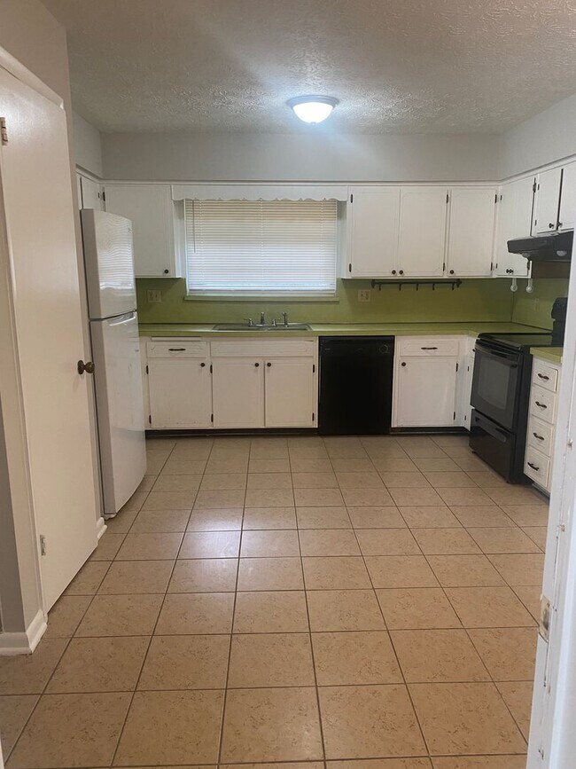 Building Photo - Residential