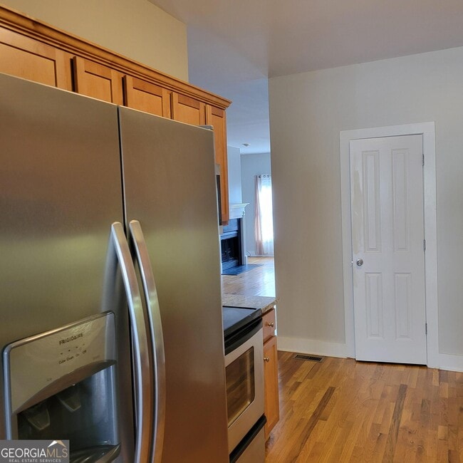 Building Photo - 1111 Surrey Ln