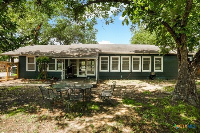 Building Photo - 621 Hackberry St
