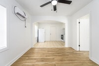 Building Photo - 826 N Oliver St