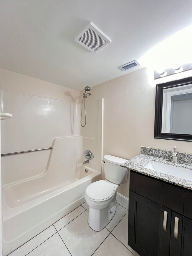 Building Photo - 21890 Lake Forest Cir