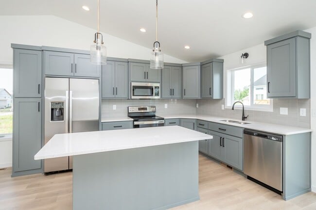 Building Photo - 4 Bed 3 Bath Single Family Home