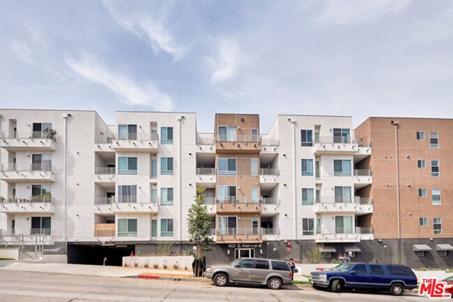 Primary Photo - 1101 S Harvard Blvd