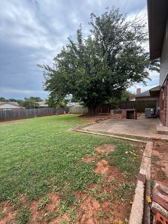 Building Photo - 8902 Aaron Dr