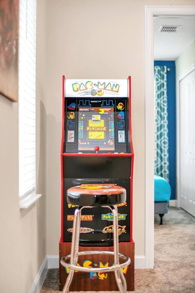 Building Photo - 9016 Sommerset Hills Dr