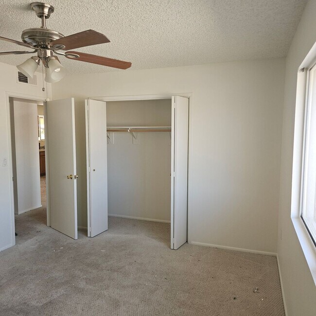 Building Photo - Sun City  House 2 Bedroom 2 Bath