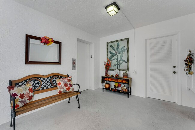 Building Photo - 20 Yacht Club Dr