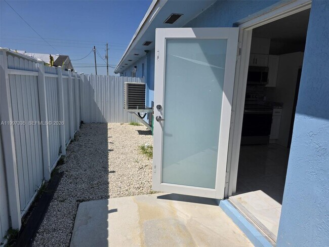 Building Photo - 965 NW 10th St