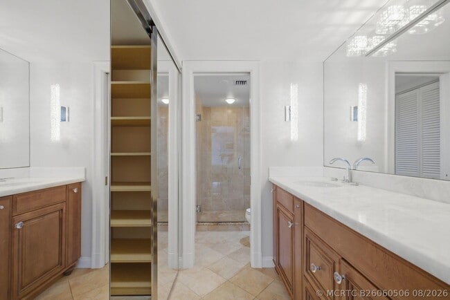 Building Photo - 3901 S Flagler Dr